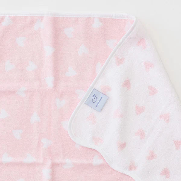 Weezie Tossed Pink Hearts Patterned Scallop Bath Towel
