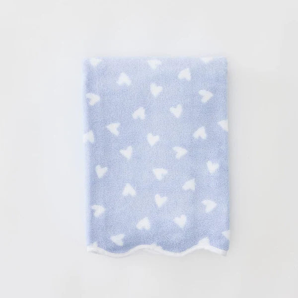 Weezie Tossed Blue Hearts Patterned Scallop Bath Towel
